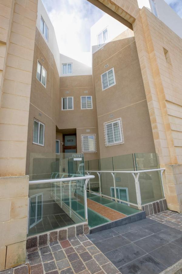 Apartment With Pool-Hosted By Sweetstay Zebbug  Dış mekan fotoğraf